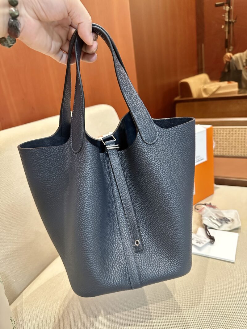 Hermès Picotin 22 Taurillon Clemence Blue Nuit Silver Hardware - Image 2