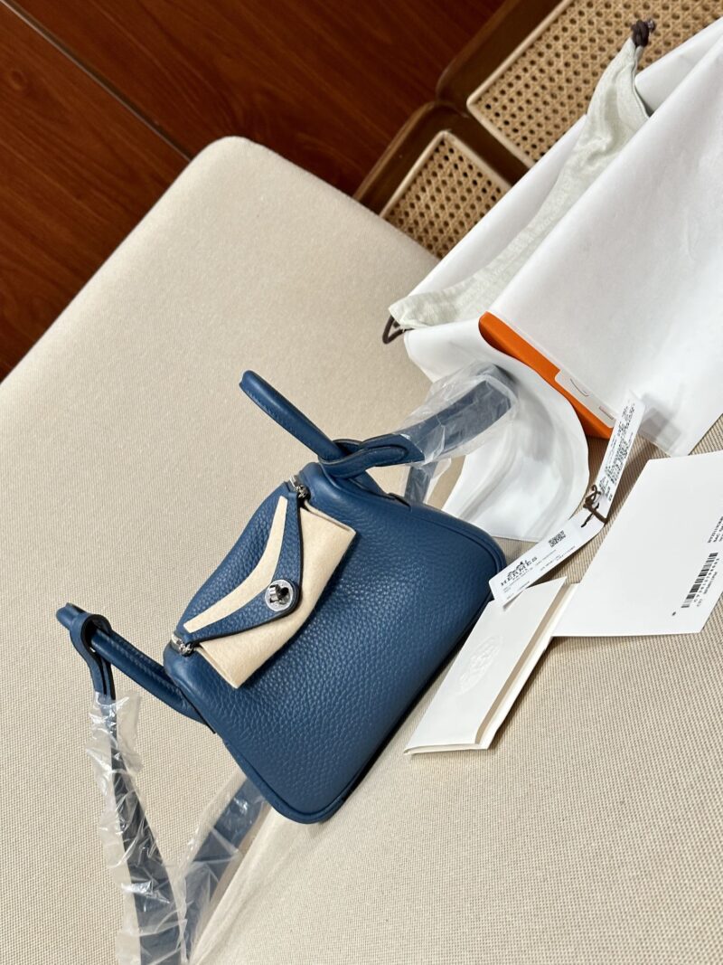 Hermès Mini Lindy 19 Taurillon Clemence Deep Blue Silver Hardware - Image 3