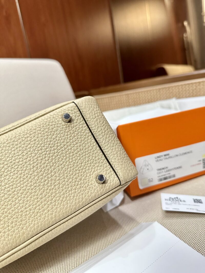Hermès Mini Lindy 20 Taurillon Clemence Gris Trench Silver Hardware - Image 11