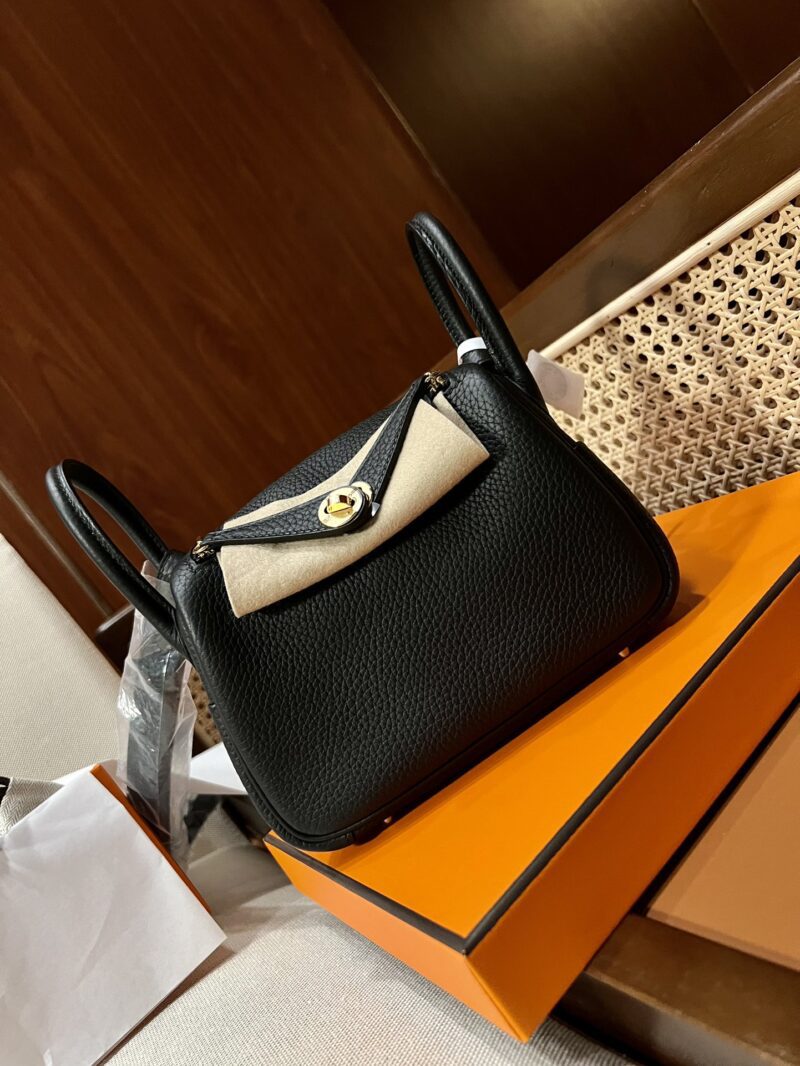 Hermès Mini Lindy 20 Taurillon Clemence Noir Gold Hardware - Image 2