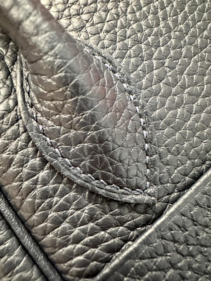 Hermès Lindy 26 Taurillon Clemence Blue Nuit Gold Hardware - Image 9