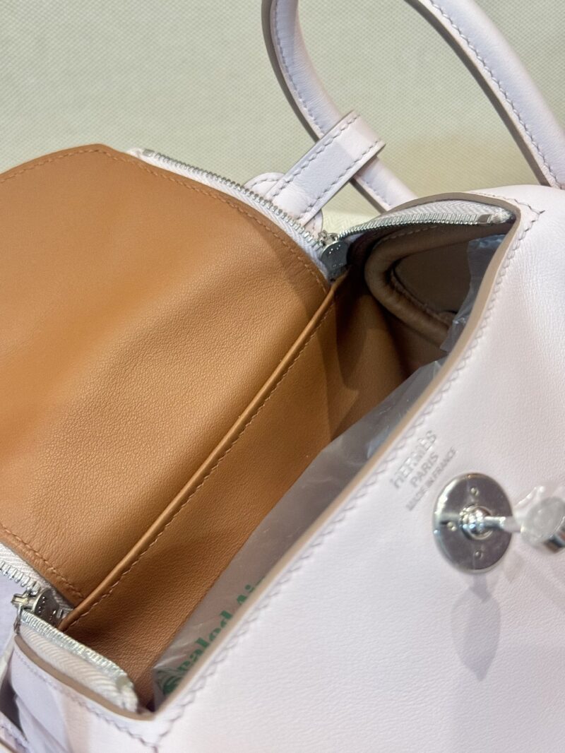 Hermès Mini Lindy 19 Swift Mauve Pale & Gold Gold Hardware - Image 4