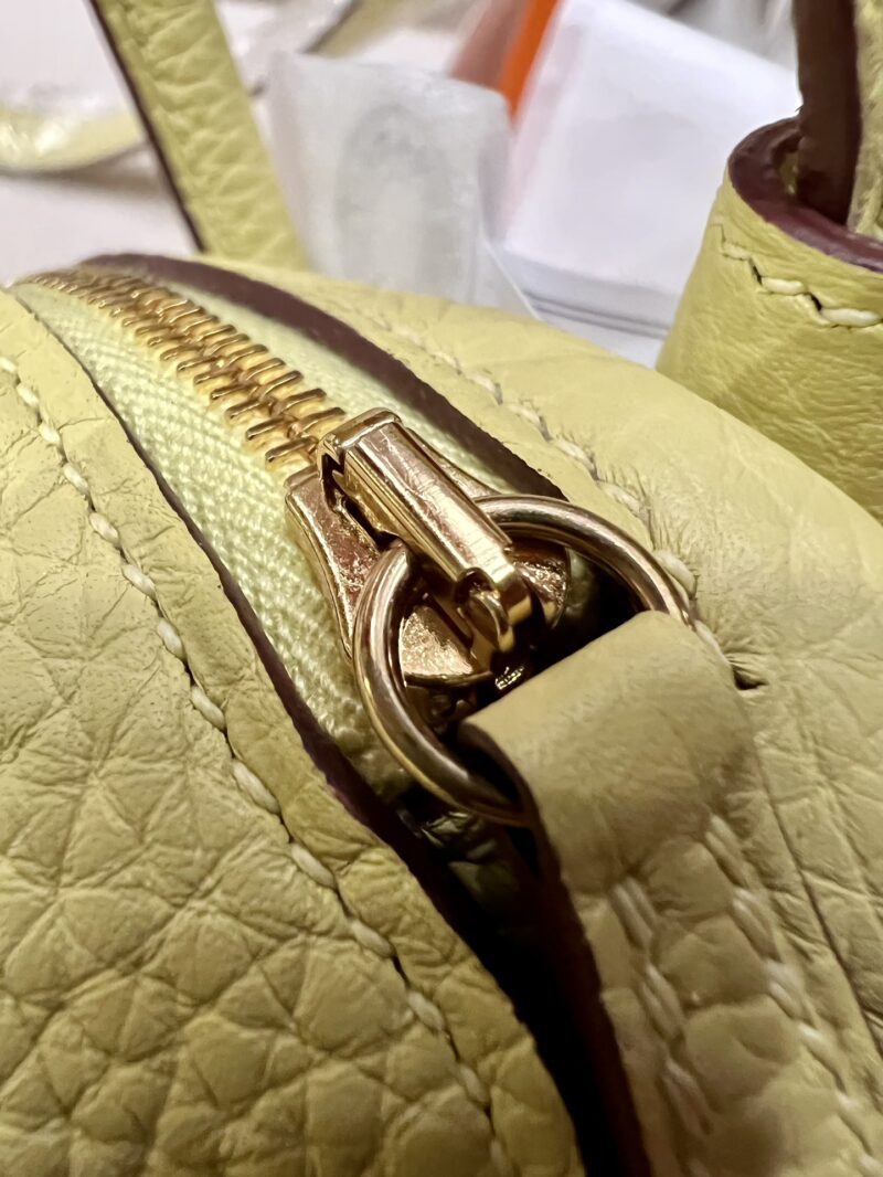 Hermès Mini Lindy 20 Taurillon Clemence Jaune Poussin & Nata Gold Hardware - Image 7