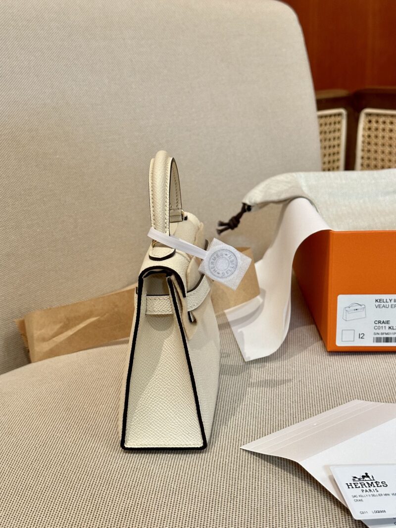 Hermès Mini Kelly 19 Epsom Nata Gold Hardware - Image 4