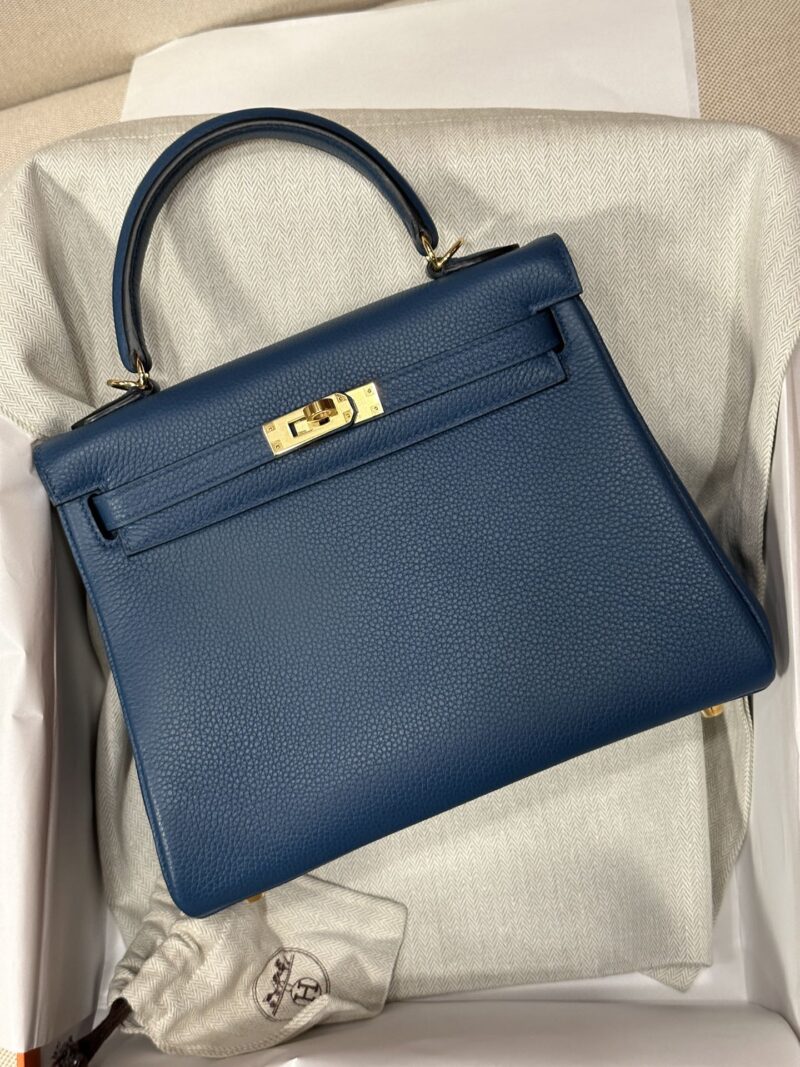 Hermès Kelly 25 Togo Blue Gold Hardware - Image 2