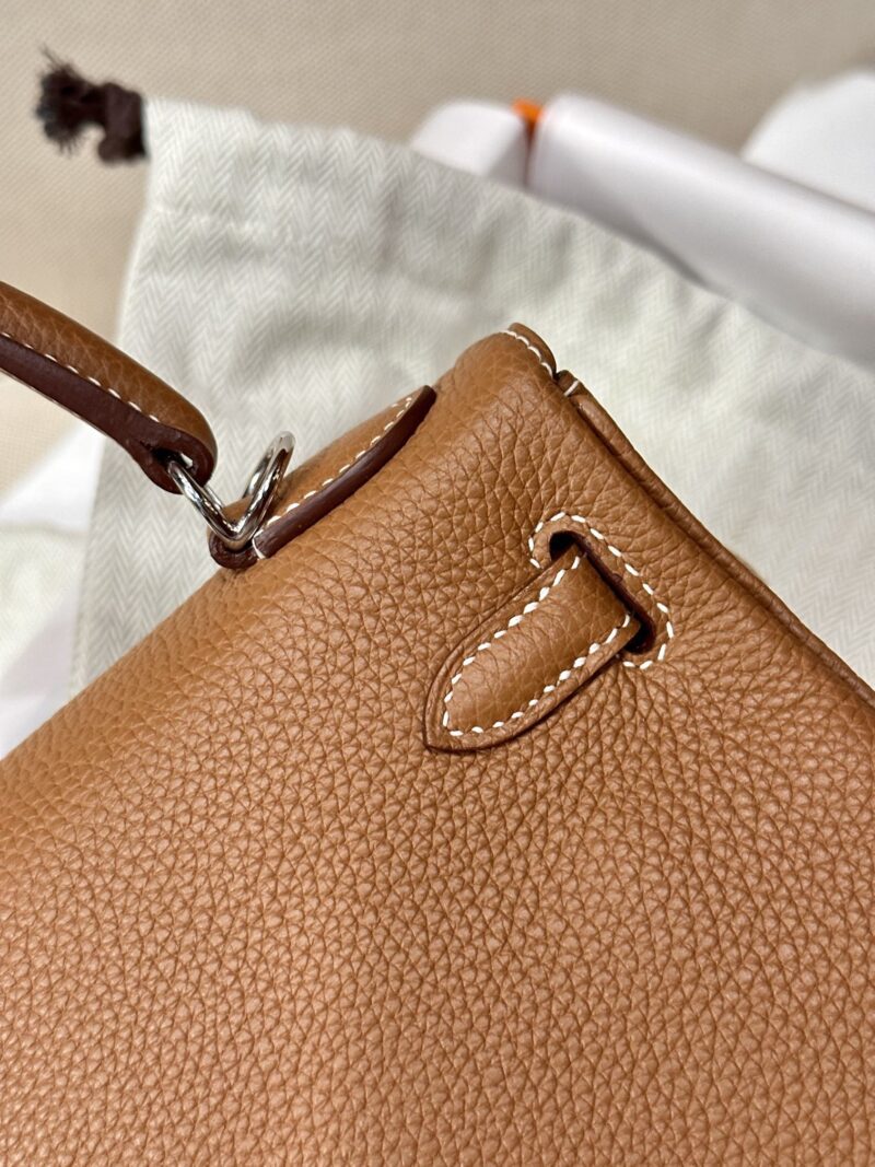 Hermès Kelly 25 Togo Gold Gold Hardware - Image 10
