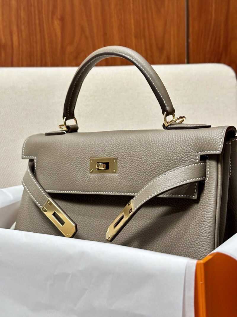 Hermès Kelly 28 Togo Etoupe Gold Hardware - Image 4
