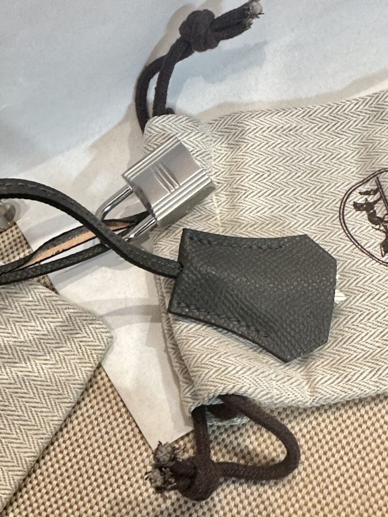 Hermès Kelly 25 Epsom Graphite Silver Hardware - Image 12