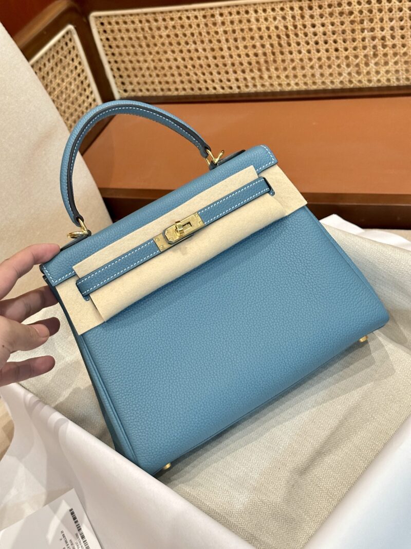 Hermès Kelly 25 Togo Blue Jean, Gold Gold Hardware - Image 2