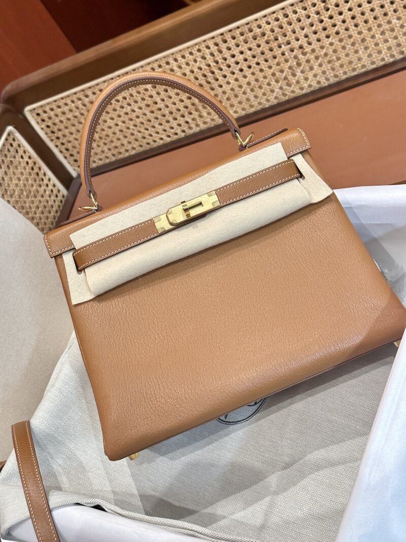 Hermès Kelly 28 Chevre Gold Gold Hardware - Image 2