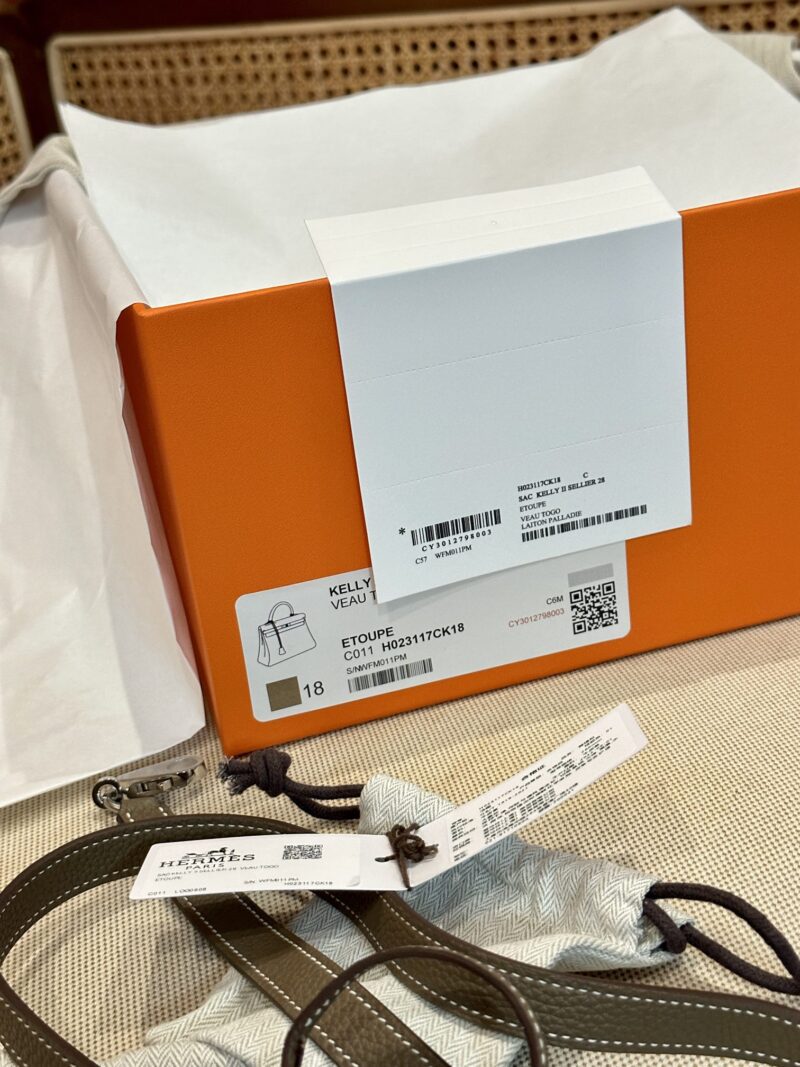 Hermès Kelly 28 Togo Etoupe, Silver Silver Hardware - Image 15