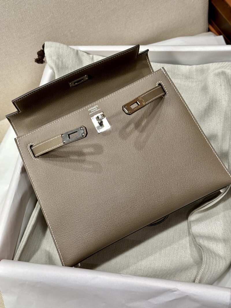 Hermès Kelly 25 Epsom Etoupe, Silver Silver Hardware - Image 4