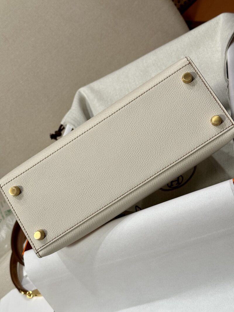 Hermès Kelly 25 Epsom Nata, Gold Gold Hardware - Image 6