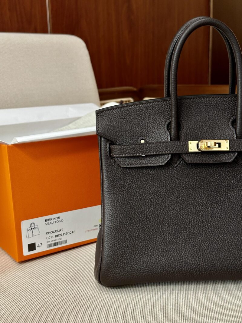 Hermès Birkin 25 Chocolate Togo Gold Hardware - Image 6