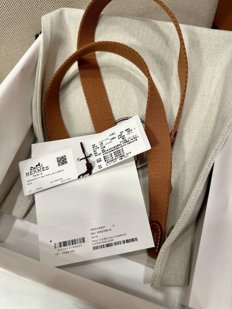 Hermès Mini Evelyne 16 Taurillon Clemence Gold Gold Hardware - Image 7