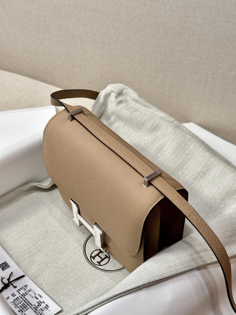 Hermès Constance 18 Chai, White Enamel Epsom Palladium Hardware - Image 3