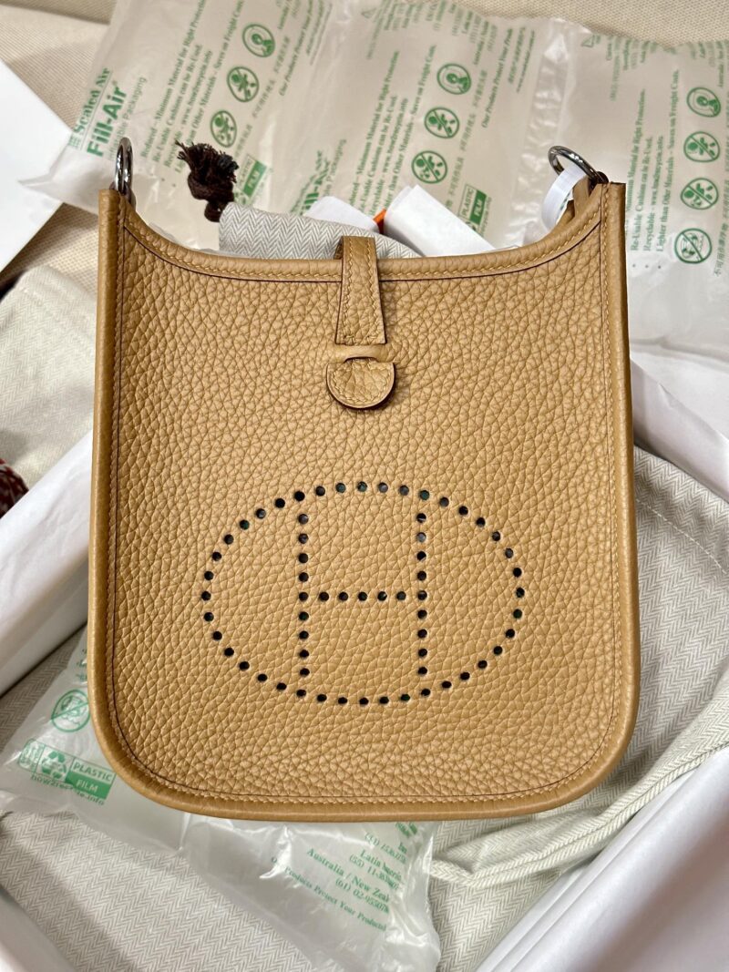 Hermès Mini Evelyne 16 Taurillon Clemence Biscuit Silver Hardware - Image 3