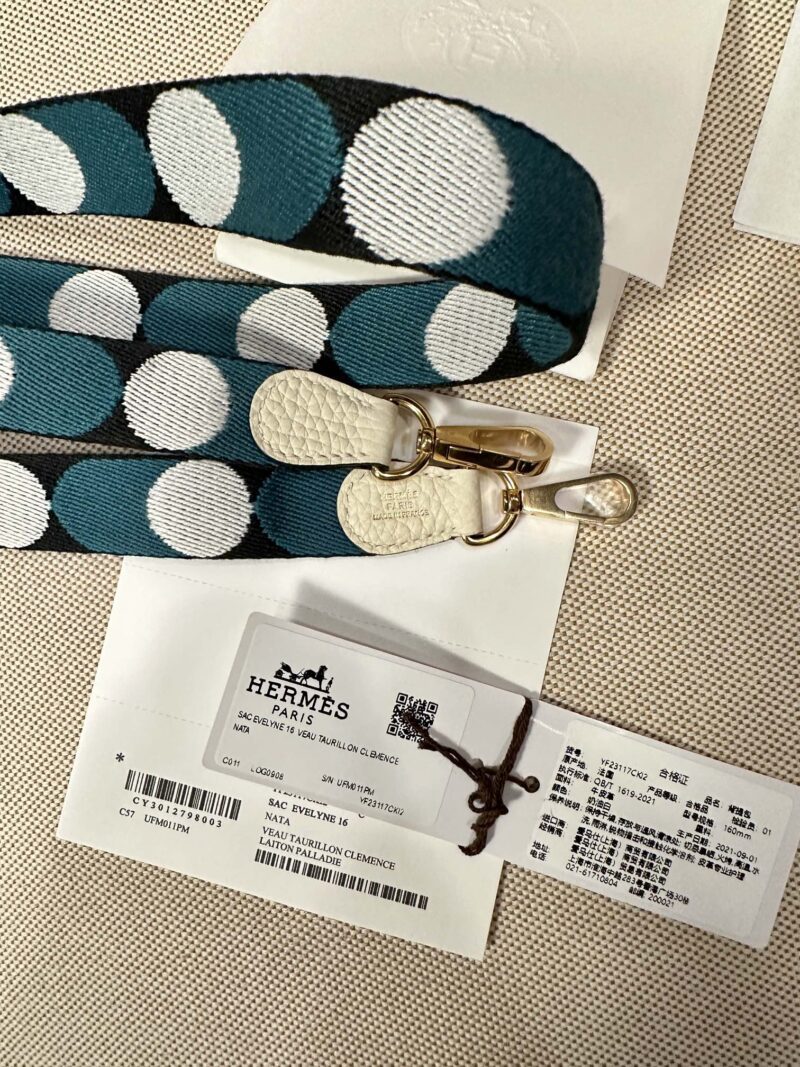 Hermès Mini Evelyne 16 Taurillon Clemence Nata Gold Hardware - Image 9