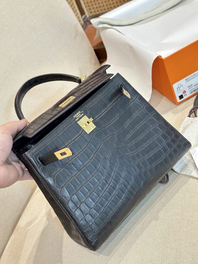 Hermès Kelly 25 Matte Crocodile Noir Gold Hardware - Image 7