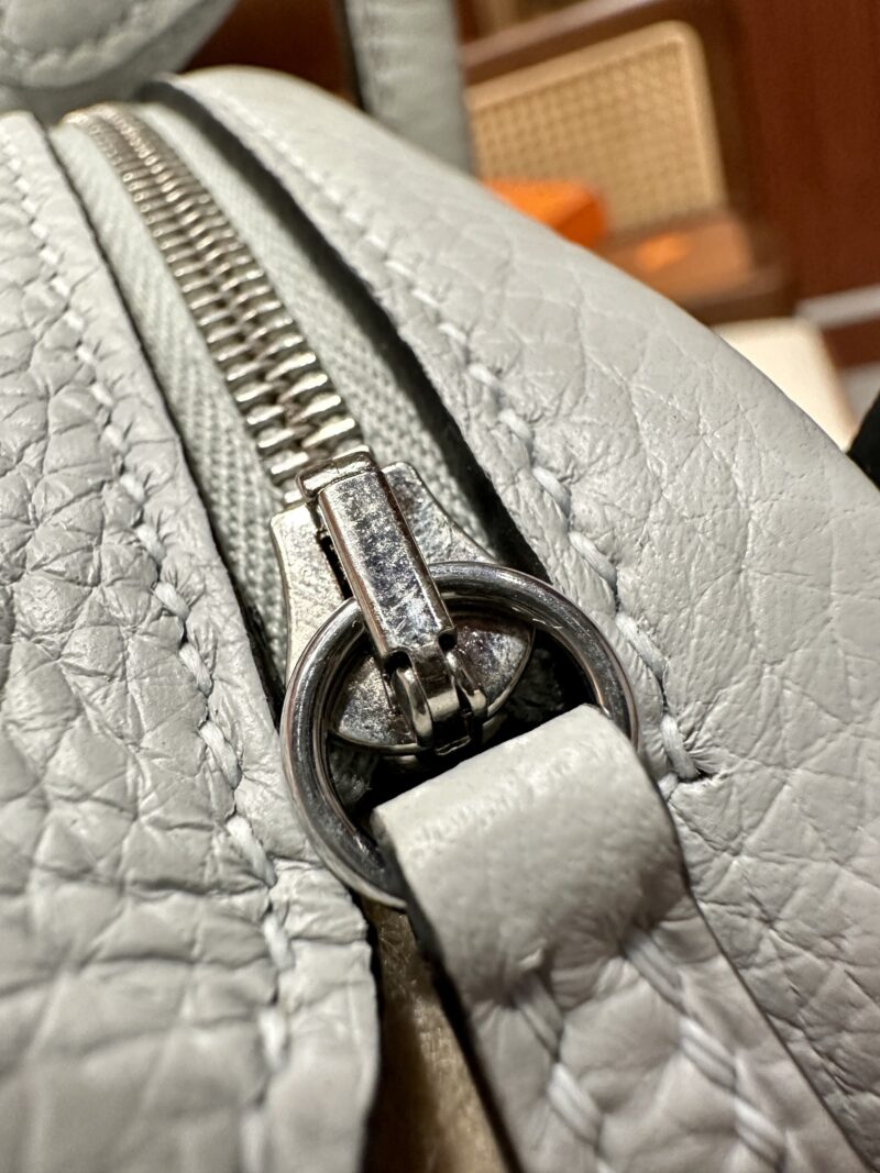 Hermès Mini Lindy 20 Taurillon Clemence Blue Pale Gold Hardware - Image 17