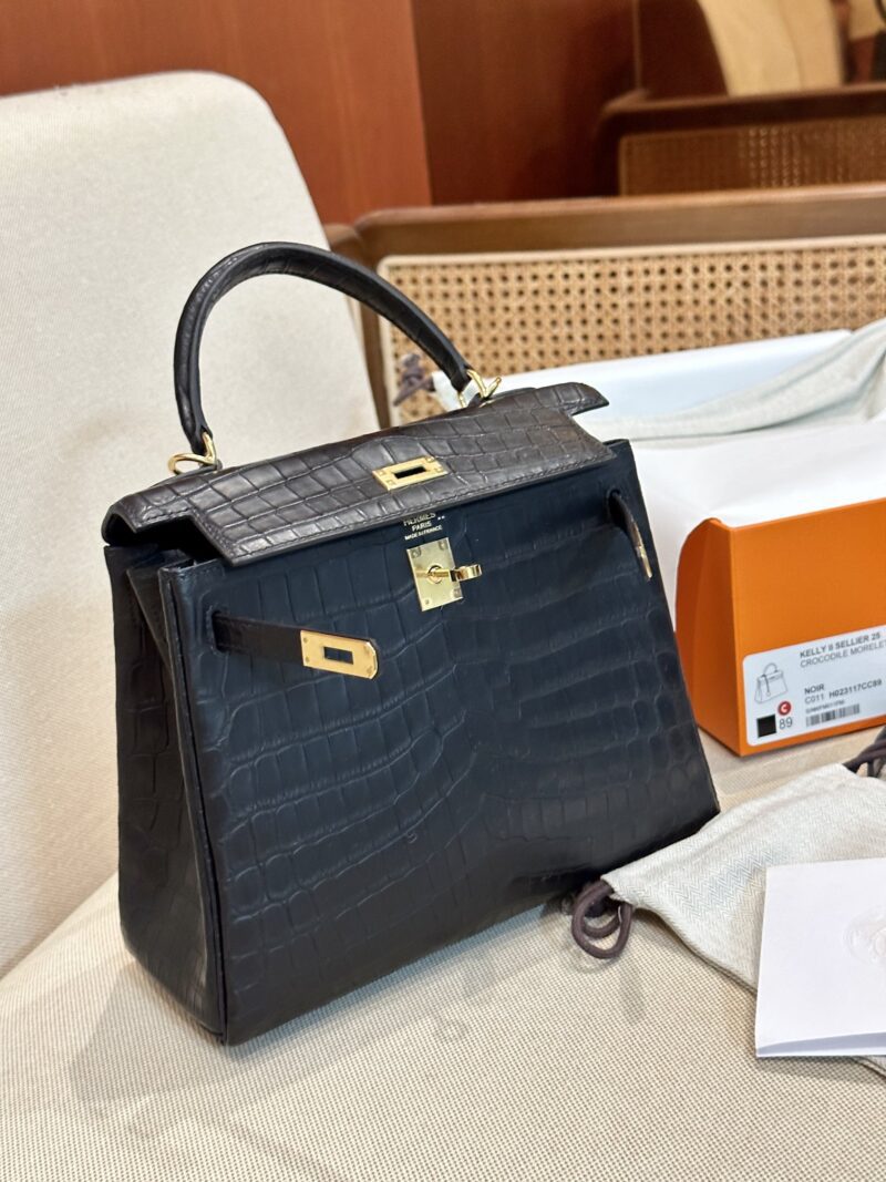 Hermès Kelly 25 Matte Crocodile Noir Gold Hardware - Image 8