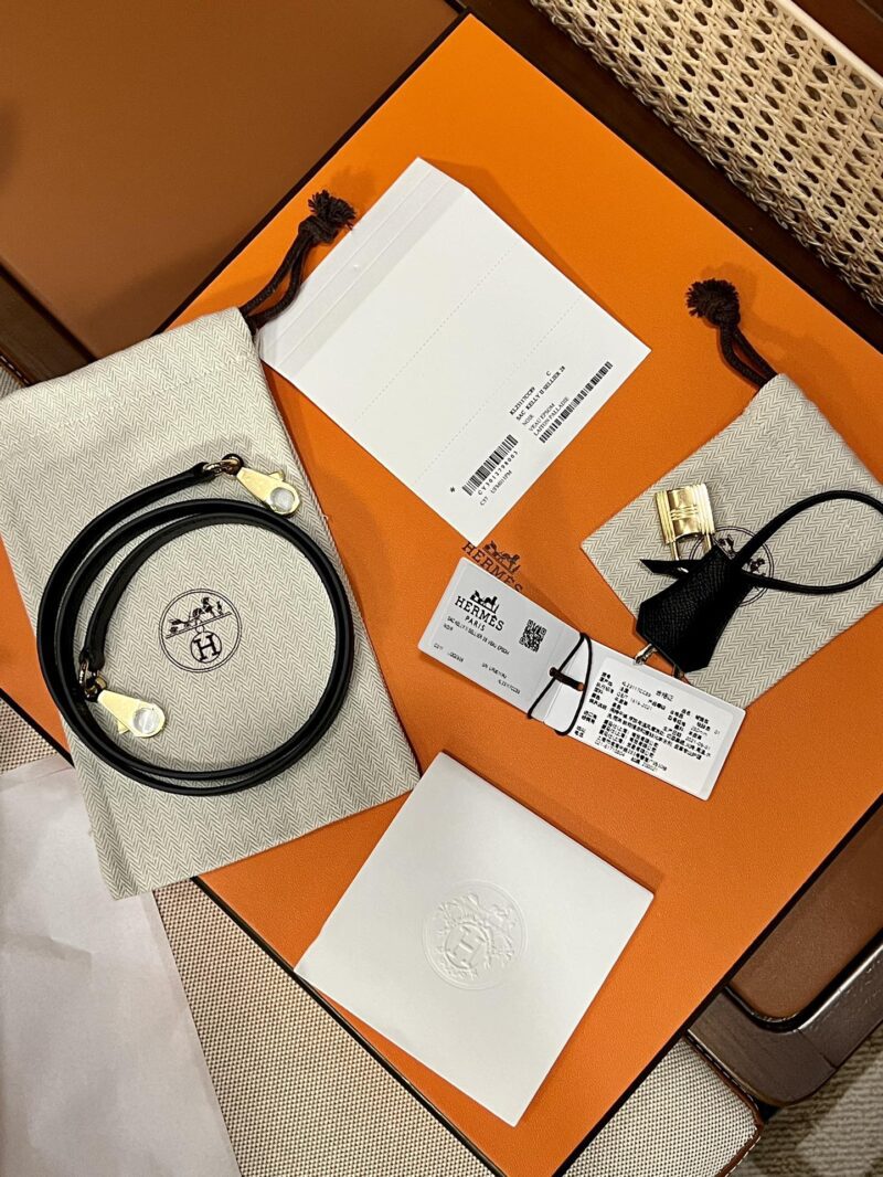 Hermès Kelly 25 Epsom Noir Gold Hardware - Image 25