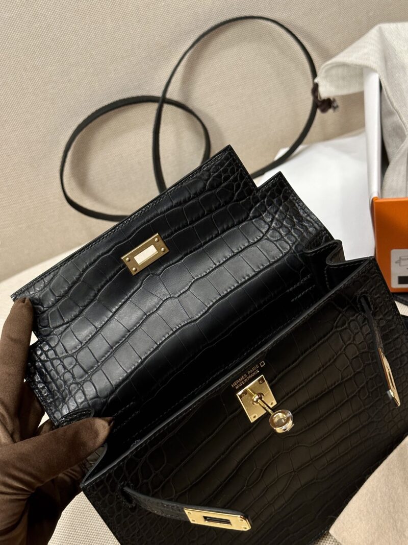 Hermès Kelly Danse 22 Matte Crocodile Noir Gold Hardware - Image 11