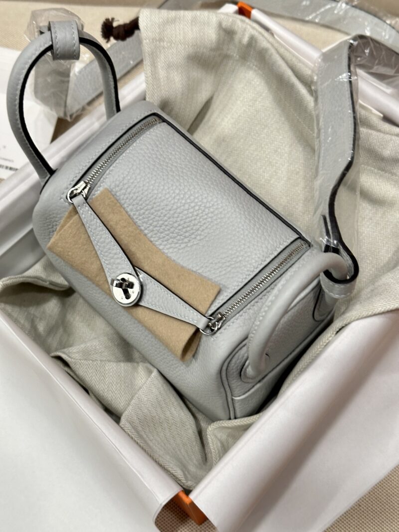 Hermès Mini Lindy 20 Taurillon Clemence Blue Pale Gold Hardware - Image 6