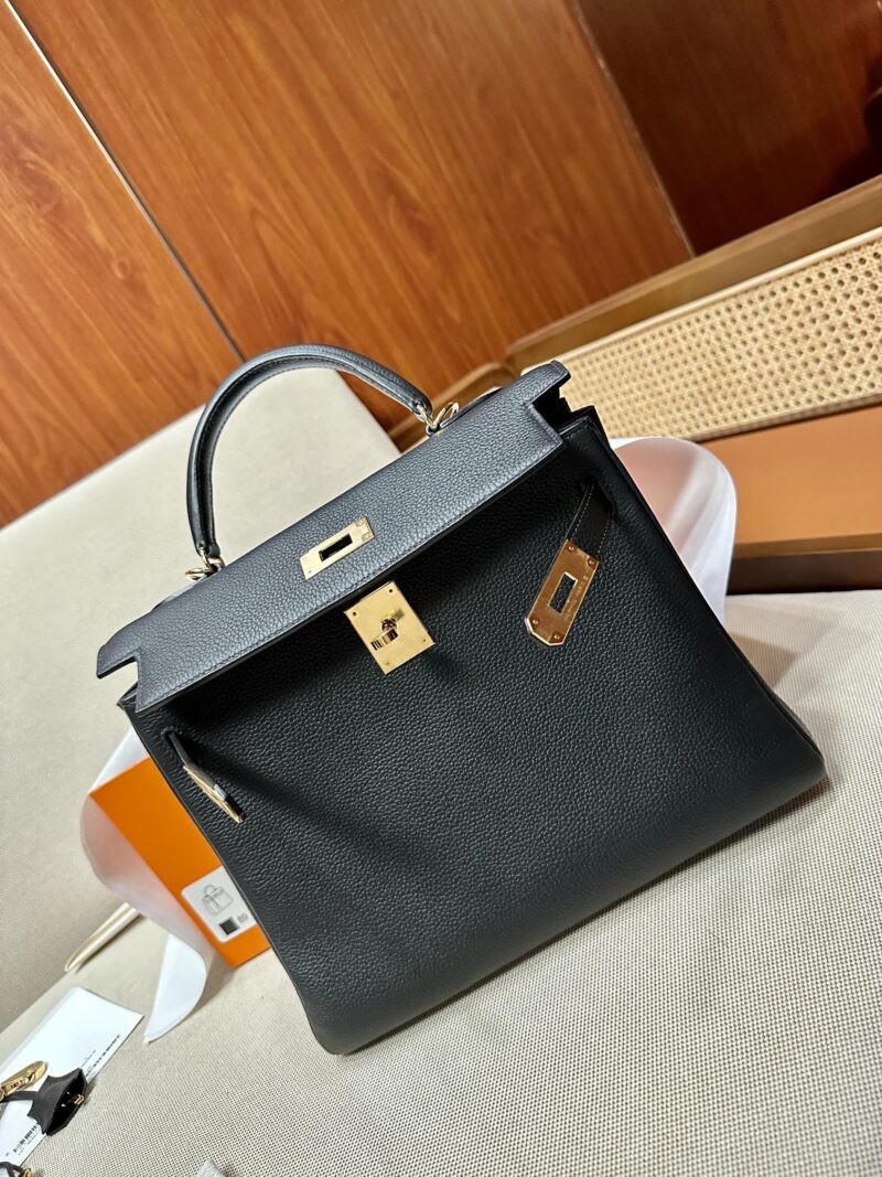 Hermès Kelly 28 Togo Noir Gold Hardware - Image 9