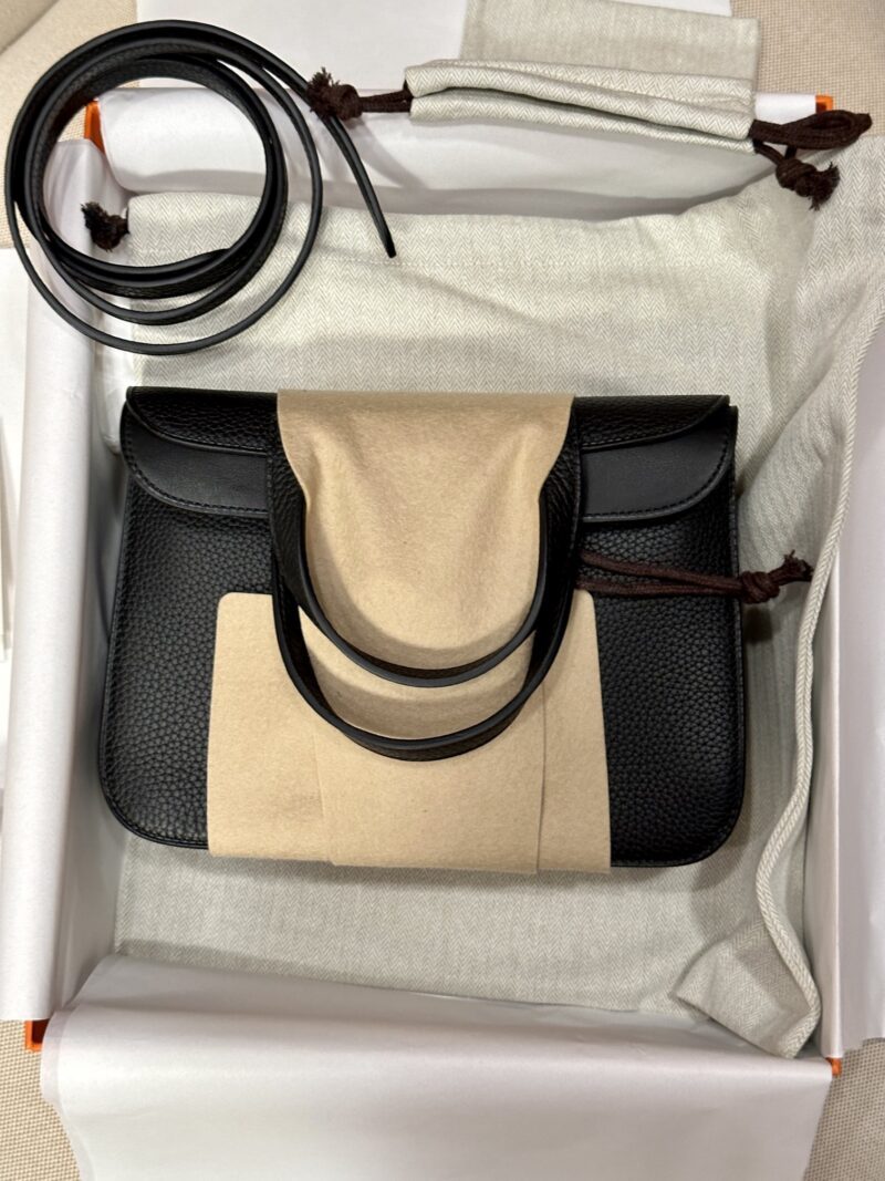Hermès Halzan 25 Taurillon Clemence & Swift Noir Gold Hardware - Image 5