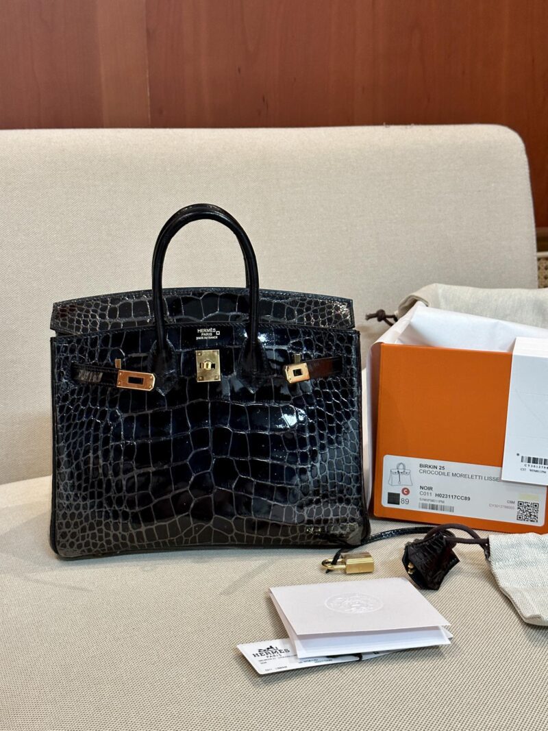 Hermès Birkin 25 Noir, Gold Shiny Crocodile Gold Hardware - Image 11