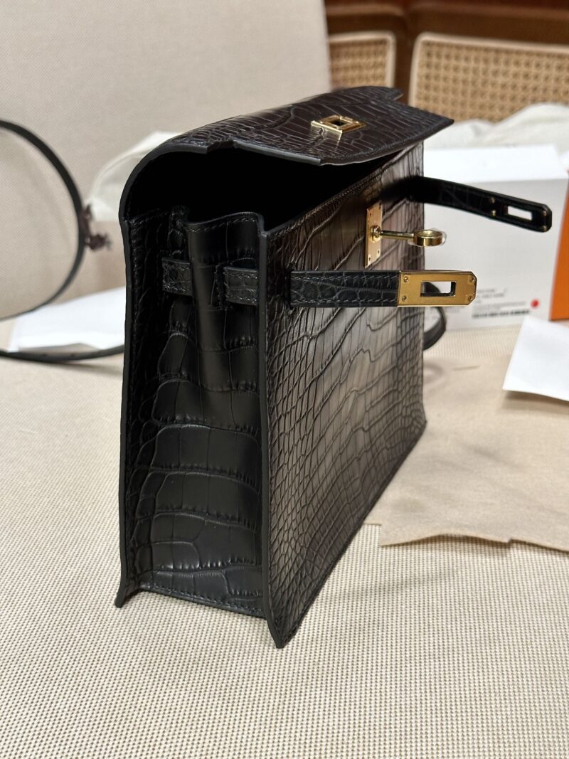 Hermès Kelly Danse 22 Matte Crocodile Noir Gold Hardware - Image 10