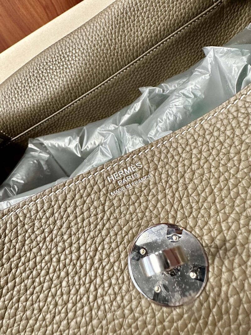 Hermès Lindy 30 Taurillon Clemence Etoupe Silver Hardware - Image 4