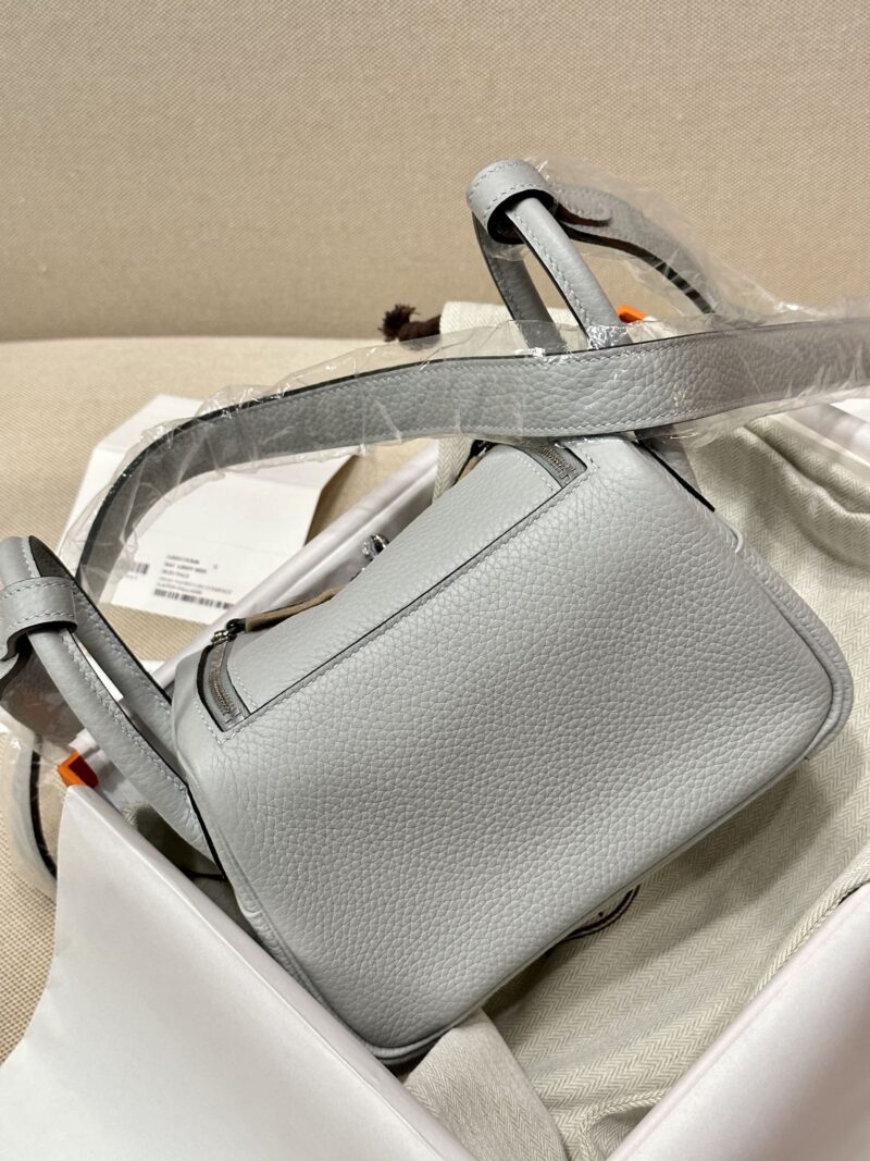 Hermès Mini Lindy 20 Taurillon Clemence Blue Pale Gold Hardware - Image 9