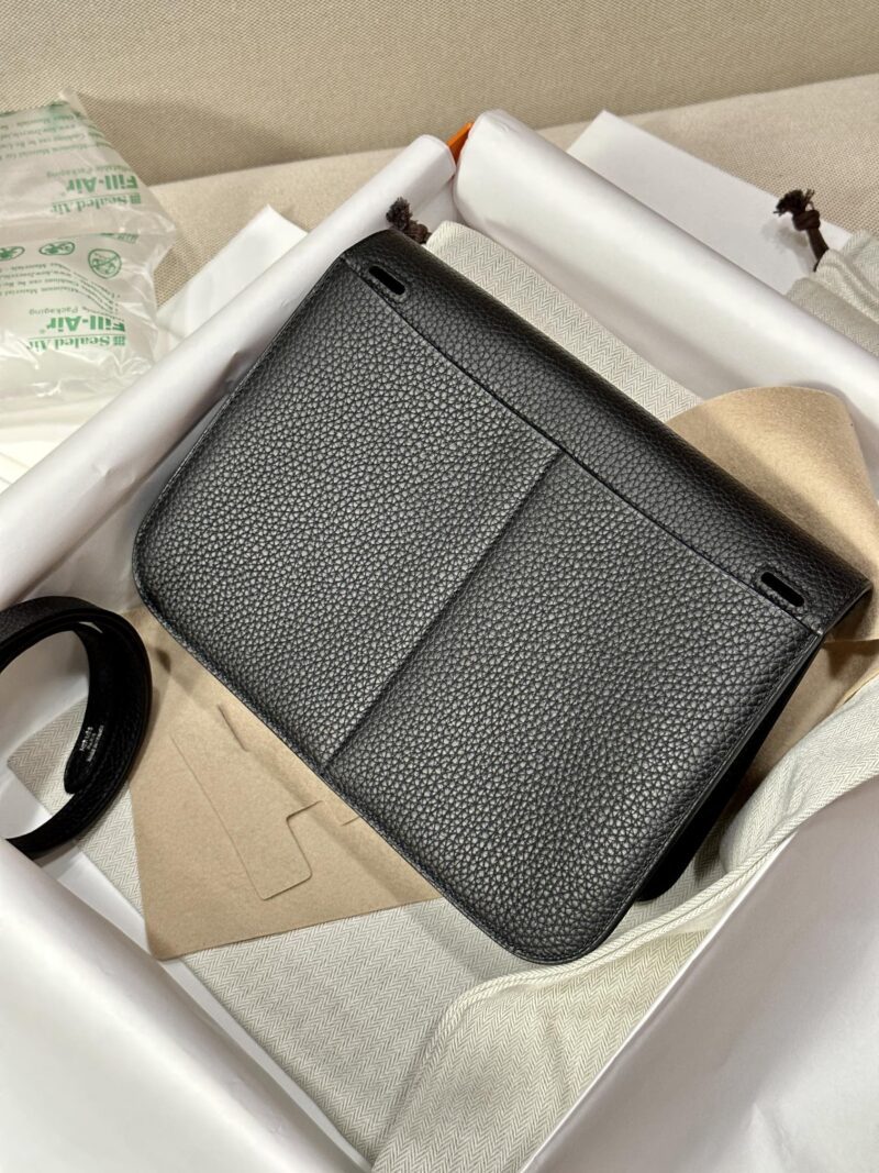 Hermès Halzan 25 Taurillon Clemence & Swift Noir Gold Hardware - Image 13