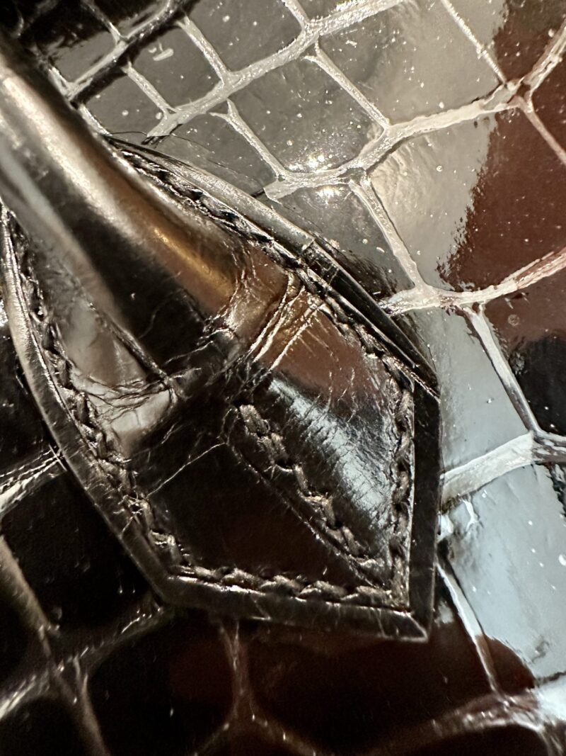 Hermès Birkin 25 Noir, Gold Shiny Crocodile Gold Hardware - Image 13