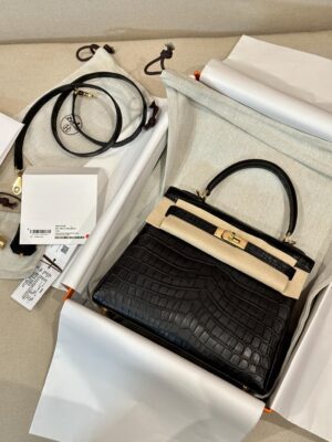 Hermès Kelly 25 Matte Crocodile Noir Gold Hardware