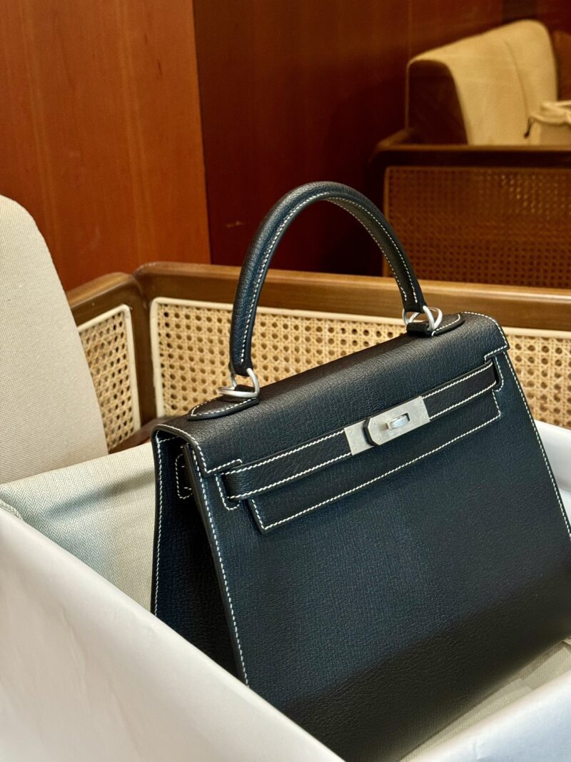 Hermès Kelly 28 Chevre Noir, Mauve Slyvestre Silver Hardware - Image 4