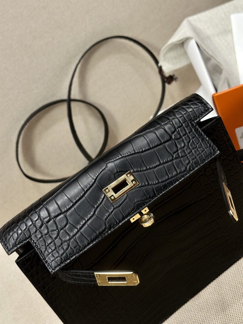 Hermès Kelly Danse 22 Matte Crocodile Noir Gold Hardware - Image 12