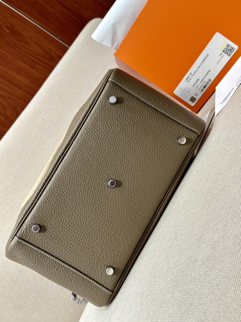 Hermès Lindy 30 Taurillon Clemence Etoupe Silver Hardware - Image 6