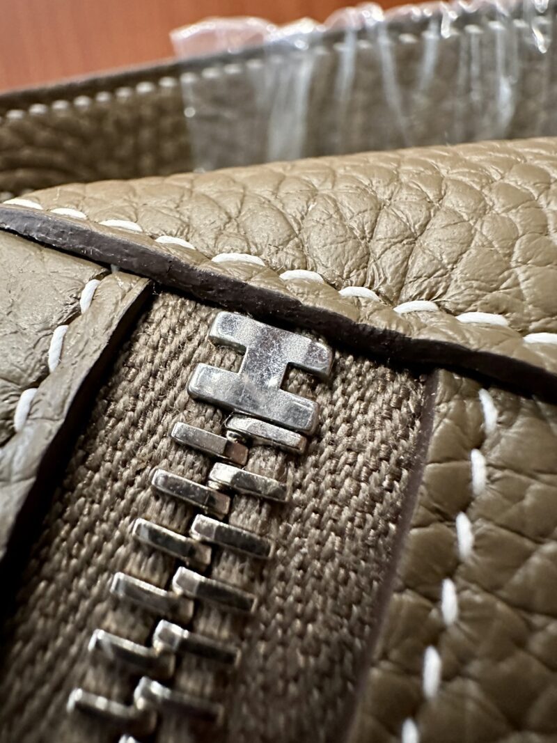 Hermès Lindy 30 Taurillon Clemence Etoupe Silver Hardware - Image 15