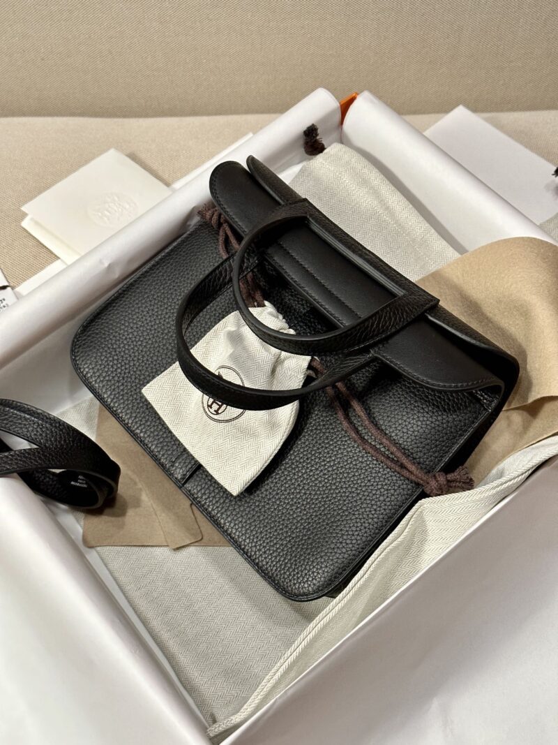 Hermès Halzan 25 Taurillon Clemence & Swift Noir Gold Hardware - Image 7