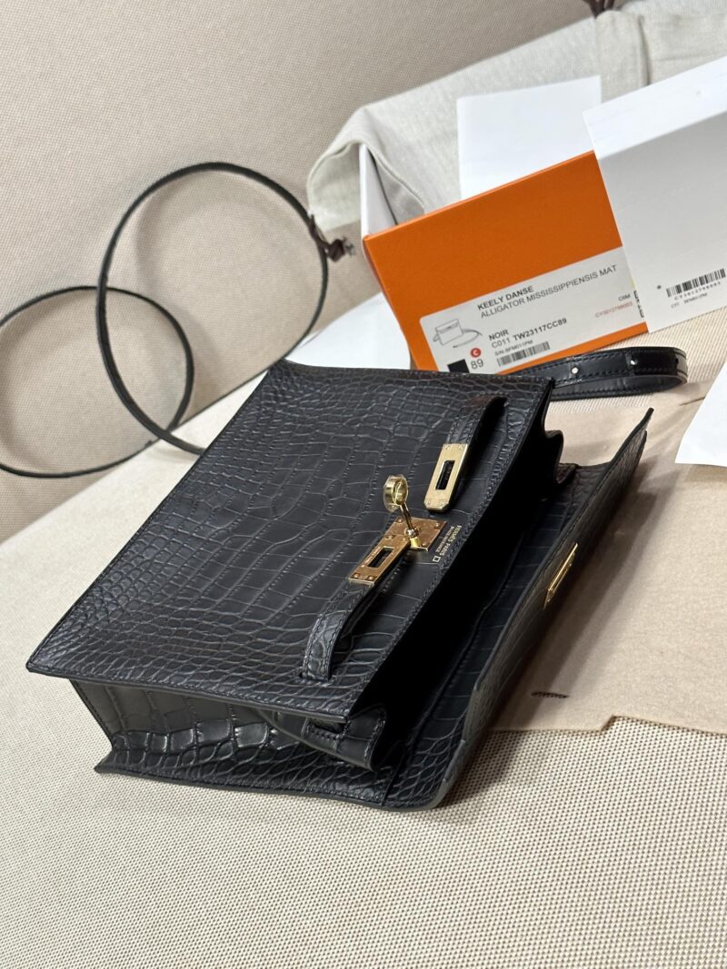 Hermès Kelly Danse 22 Matte Crocodile Noir Gold Hardware - Image 13