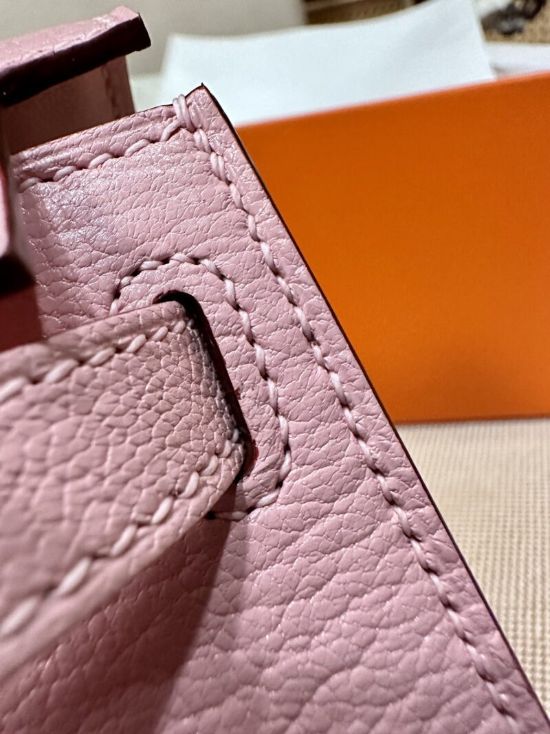Hermès Mini Kelly 19 Chevre Rose Sakura Gold Hardware - Image 29