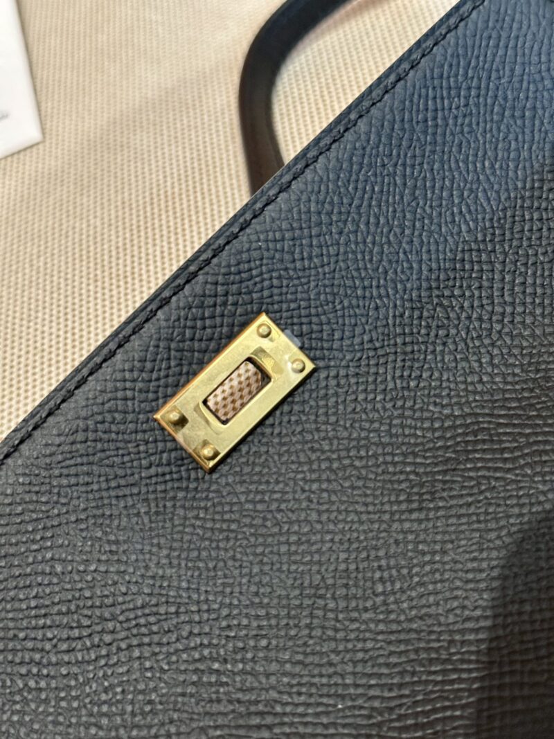 Hermès Kelly To Go Epsom & Crocodile Noir Gold Hardware - Image 7