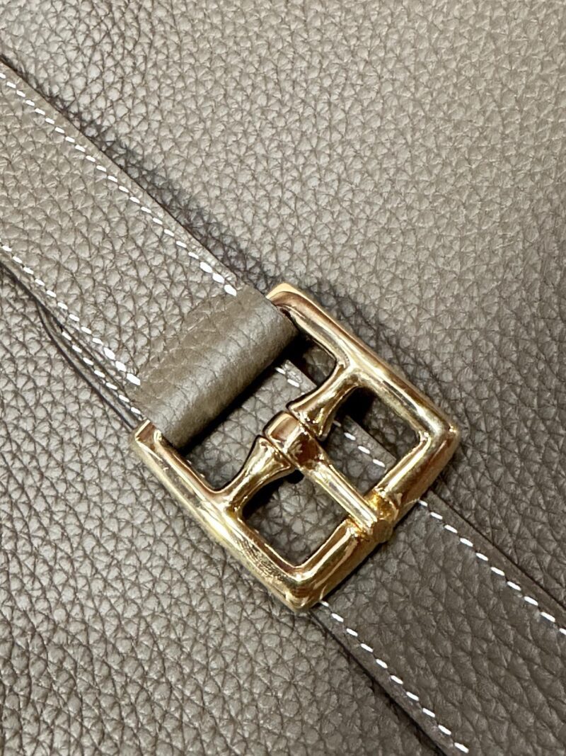 Hermès Halzan 31 Clemence Etoupe Gold Hardware - Image 7