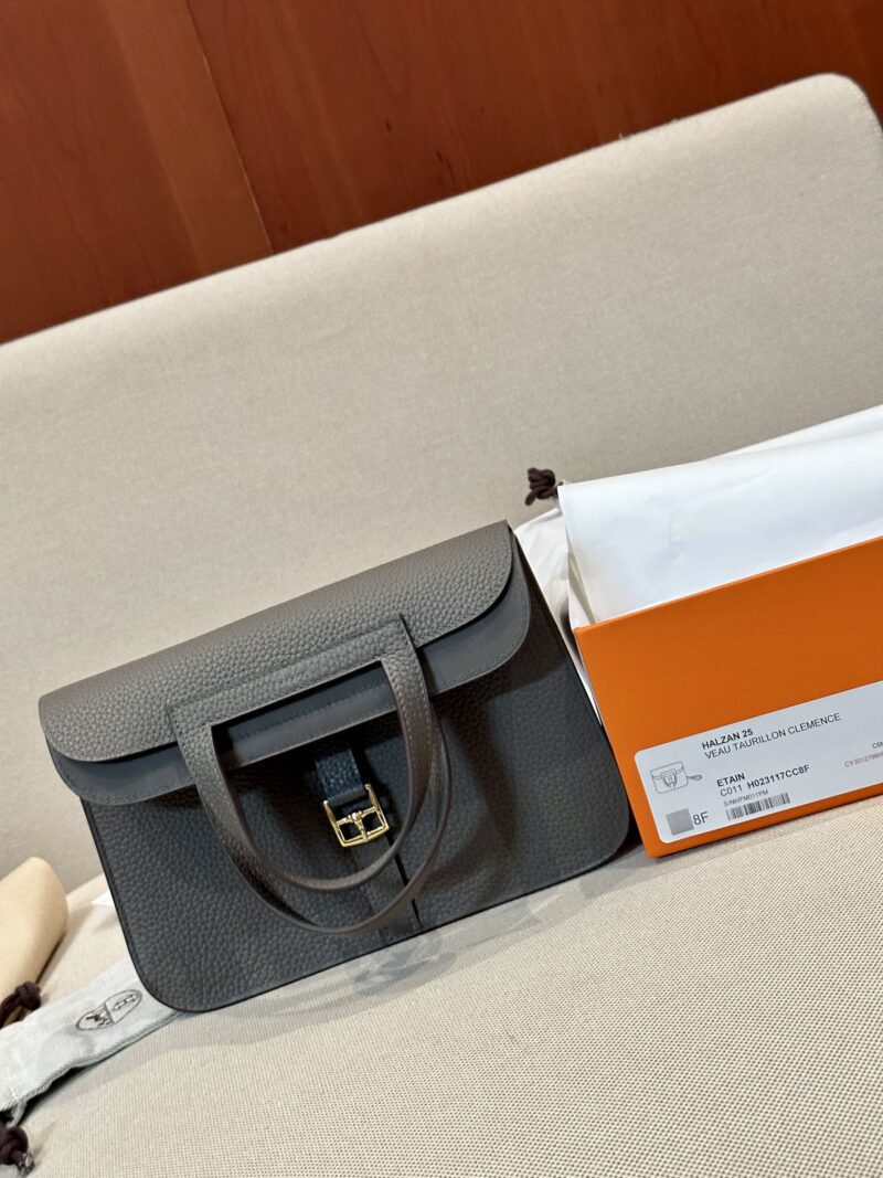 Hermès Halzan 25 Taurillon Clemence & Swift Etain Gold Hardware - Image 3