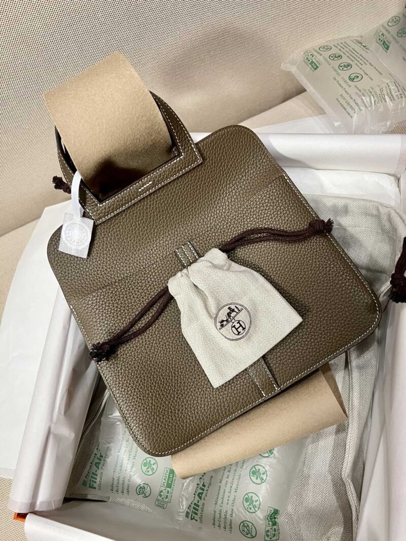 Hermès Halzan 25 Taurillon Clemence & Swift Etoupe Silver Hardware - Image 4