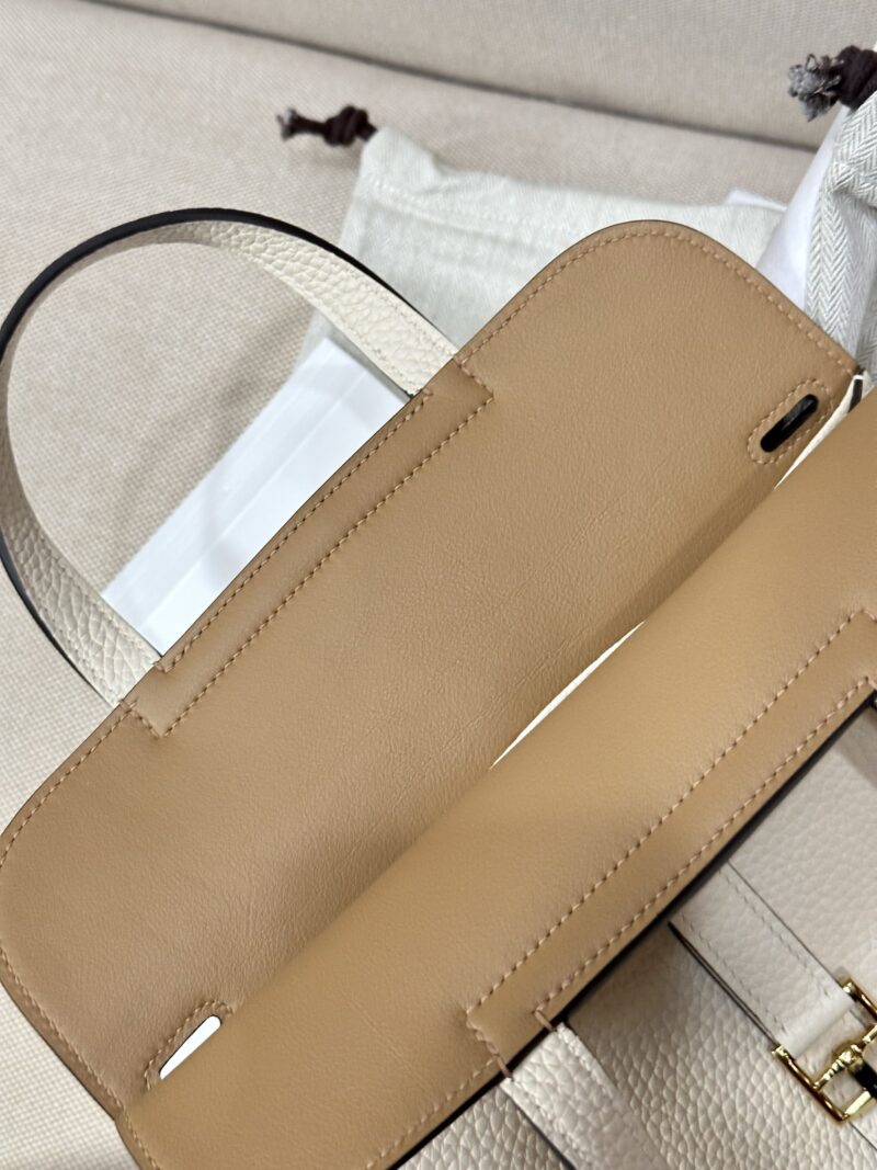 Hermès Halzan 25 Taurillon Clemence & Swift Nata & Biscuit Gold Hardware - Image 5