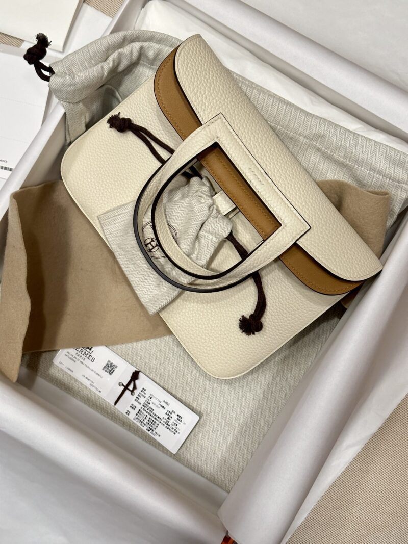 Hermès Halzan 25 Taurillon Clemence & Swift Nata & Sesame Gold Hardware - Image 2